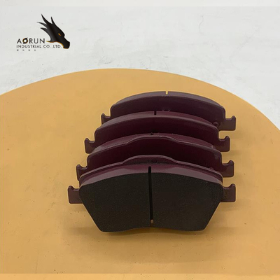 ينتج المصنعون مواد مختلفة من وسادات الفرامل شبه المعدنية 04465-02260