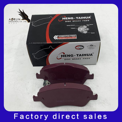 ينتج المصنعون مواد مختلفة من وسادات الفرامل شبه المعدنية 04465-02260